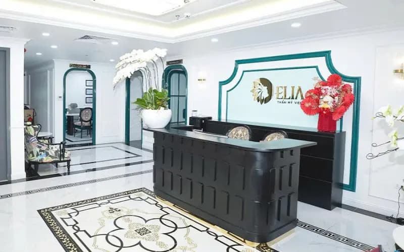 Sảnh tiếp đón sang trọng sáng trắng tinh tế