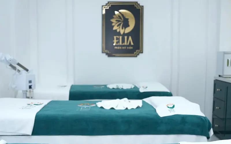 Phòng trị liệu thư giãn yên tĩnh với giường êm ái