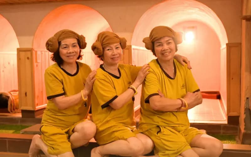  Cùng thư giãn trong phòng đá muối ấm áp