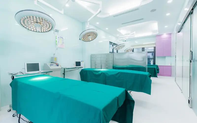 Phòng nghỉ sau phẫu thuật được trang bị sạch sẽ
