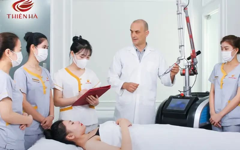 Đội ngũ bác sĩ, kỹ thuật viên Thiên Hà Spa chuyên nghiệp, tận tâm