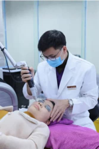  Gồm các dịch vụ: điều trị nám tàn nhang, điều trị bớt sắc tố, trị sẹo rỗ, xăm, căng bóng da, … sẽ mang lại niềm tin cho khách...