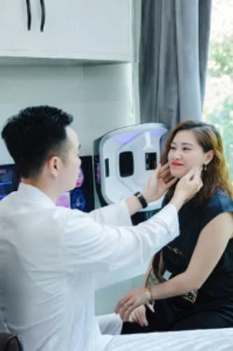  Gồm các dịch vụ như: triệt lông, điều trị mụn, phục hồi da 