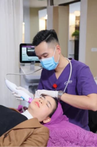 Áp dụng phương pháp không xâm lấn, bao gồm các dịch vụ như: trẻ hóa da Thermage, Ultherapy, Fotona, Pico, … giúp săn chắc ...