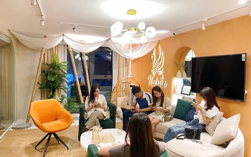 Sảnh chờ Natalie ấm cúng, khách ngồi thư giãn