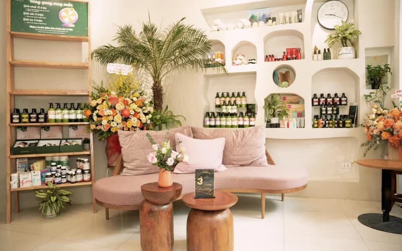 Sảnh chờ mộc mạc, tràn cây xanh và sản phẩm thiên nhiên
