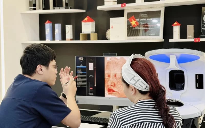Phân tích da bằng máy VISIA, tư vấn phác đồ chi tiết