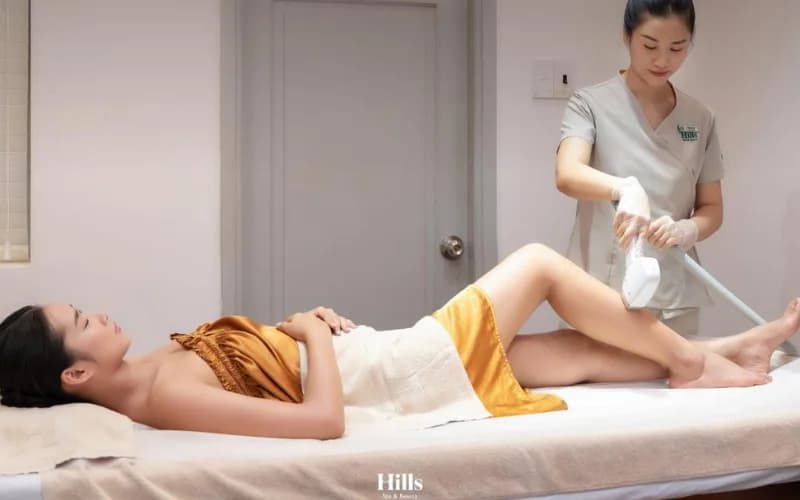 Chuyên viên chăm sóc tỷ mỉ và chuyên nghiệp