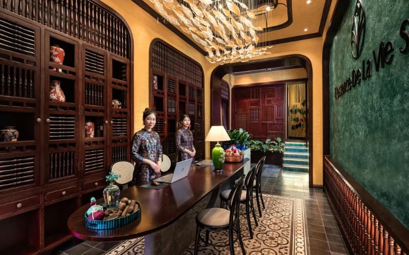 Sảnh lễ tân phong cách Á Đông sang trọng, ấm cúng