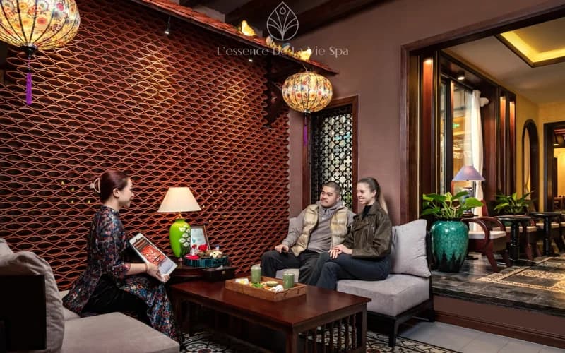 Khu tiếp khách đậm chất spa truyền thống, trò chuyện thư thái