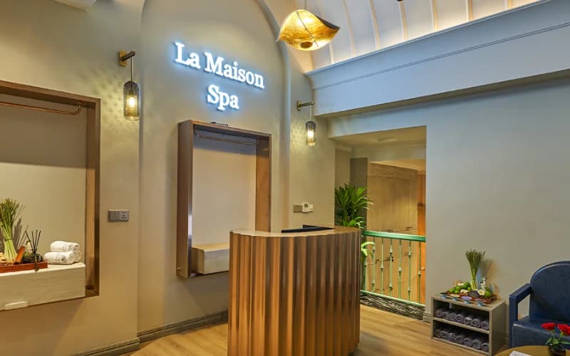 Quầy lễ tân La Maison Spa hiện đại, ấm cúng