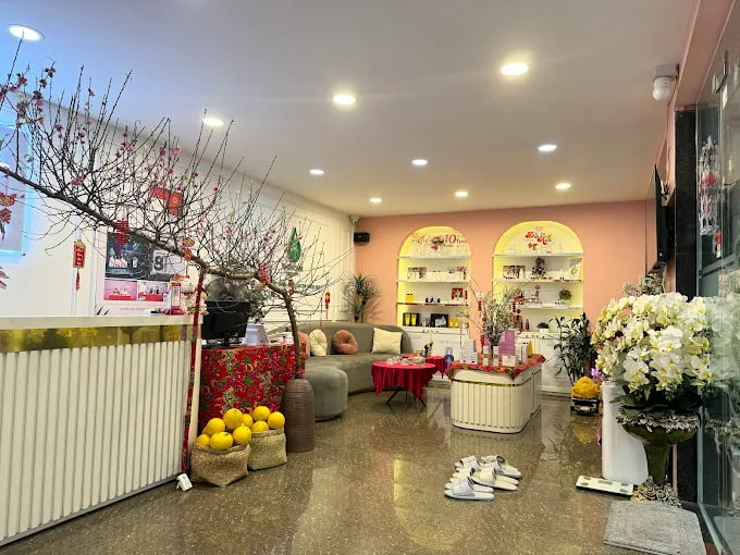 Spa Loan Lê được biết đến với tôn chỉ phục vụ khách hàng có nhu cầu vượt trội về tái tạo da, khắc phục vấn đề mụn lâu năm và sẹo rỗ