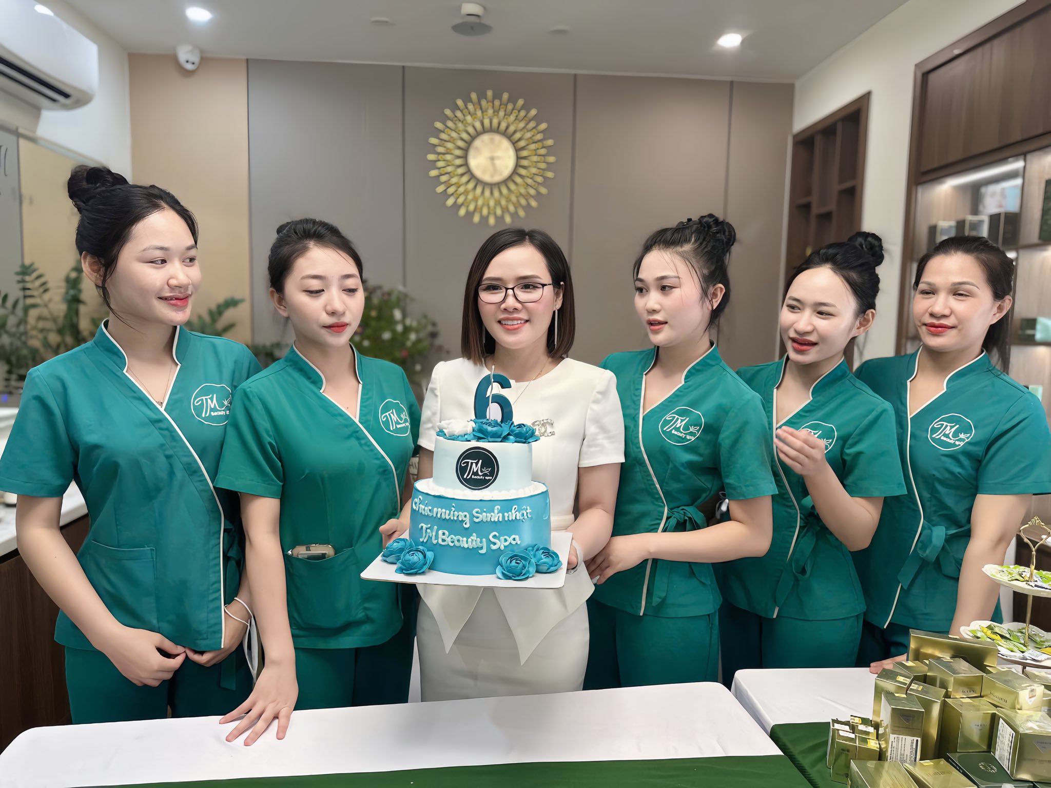Sự tận tâm của đội ngũ nhân sự là thế mạnh giúp spa thu hút nhiều khách hàng quay lại