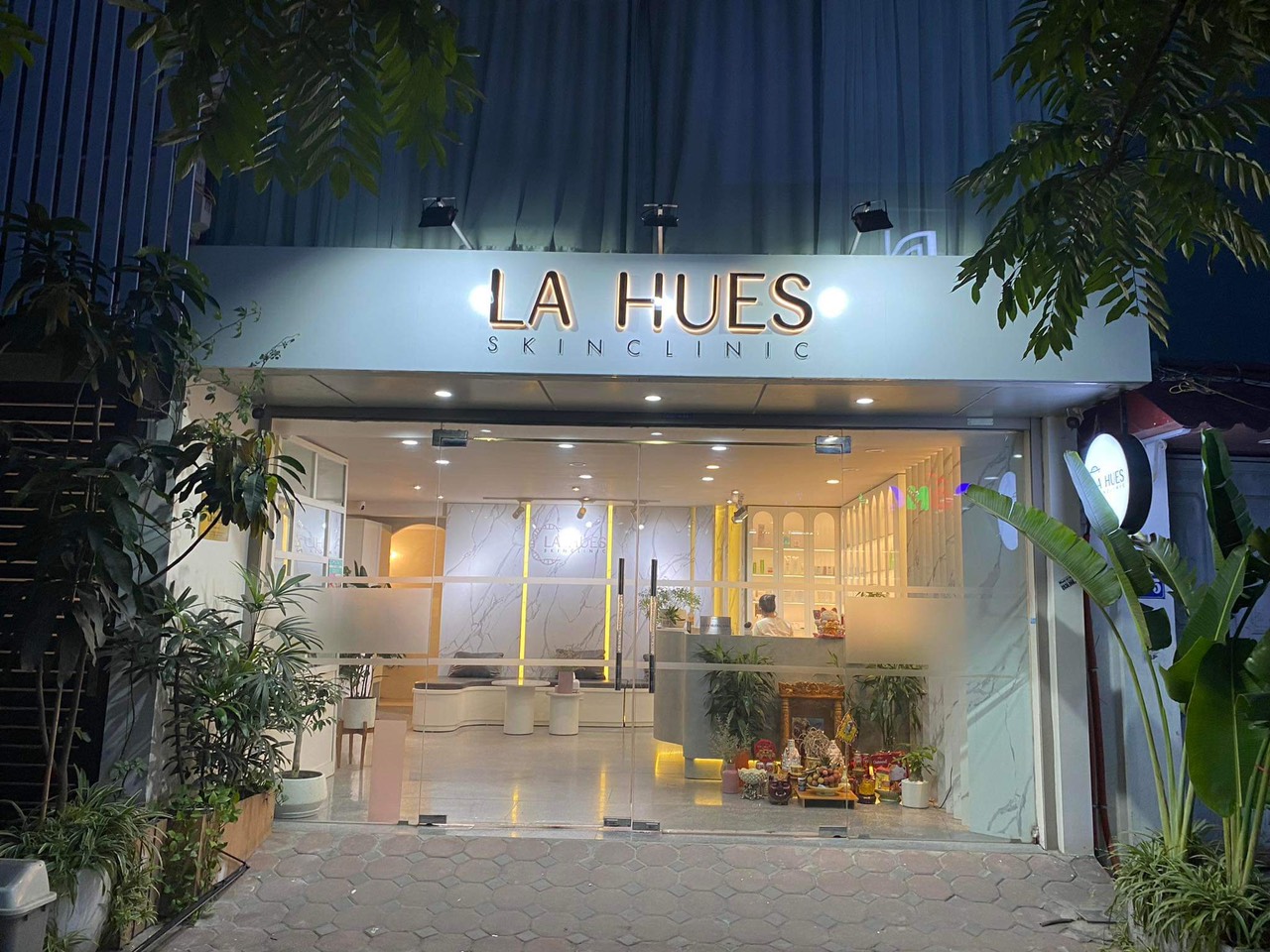 La Hues Clinic không chỉ là spa mà còn là phòng khám chuyên khoa da liễu