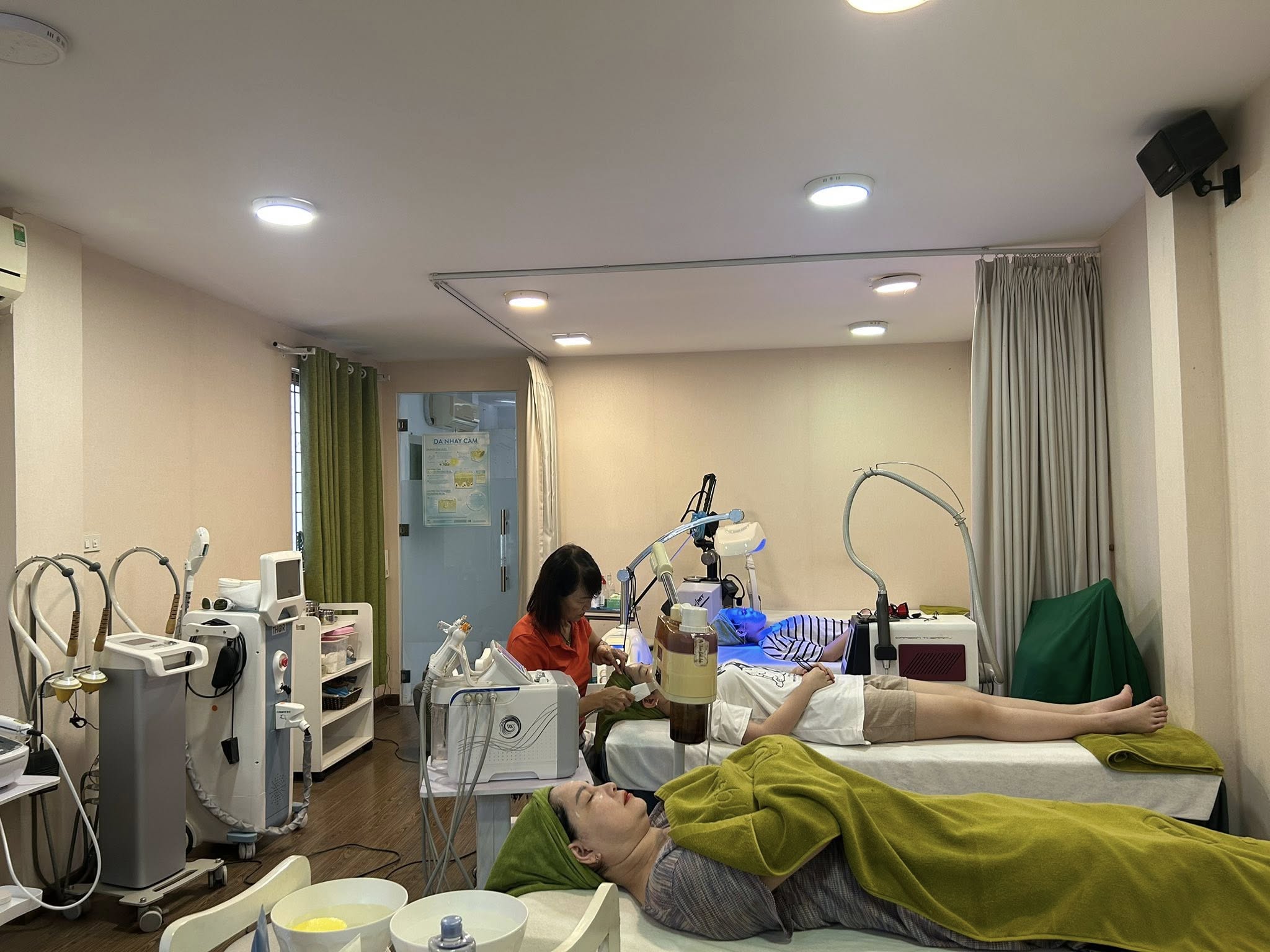 Vskin - Spa trị mụn có quy trình chuẩn y khoa