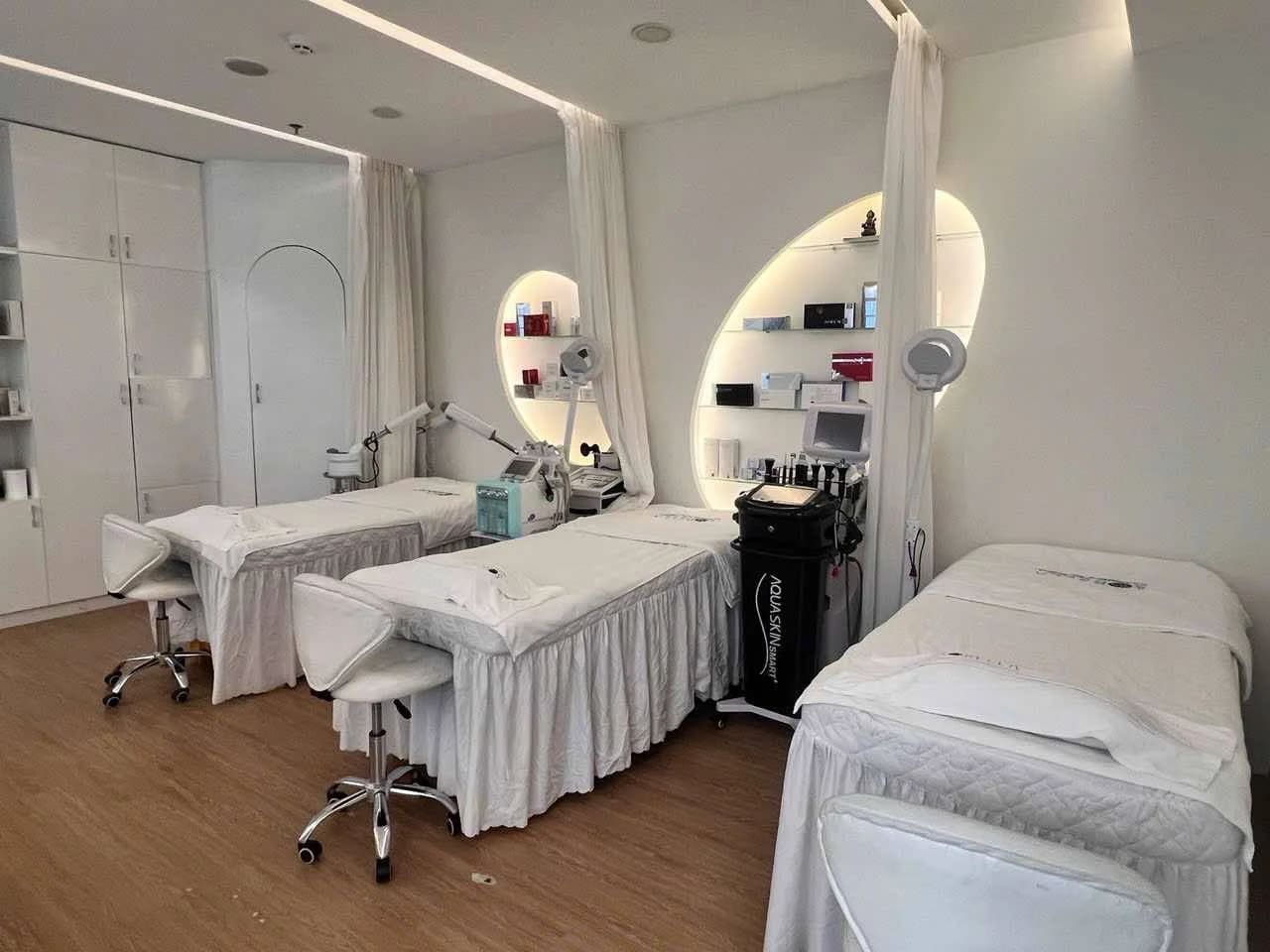 Spa Sorella có thế mạnh là trị liệu da mặt, sử dụng công nghệ cao