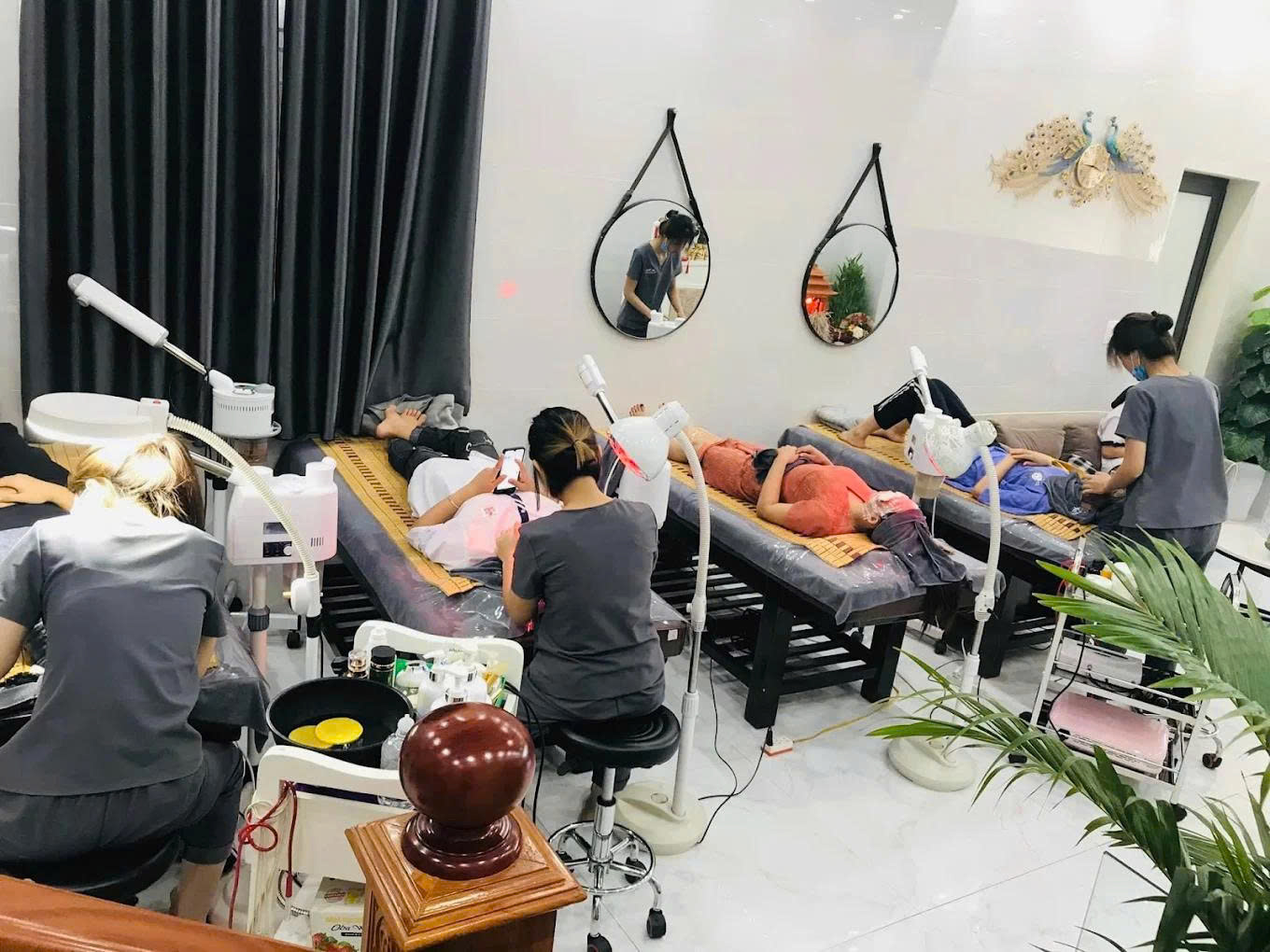 Lê Thủy chuyên các dịch vụ chăm sóc da cơ bản, trị mụn, trị nám tàn nhang, làm sáng da bằng vitamin C