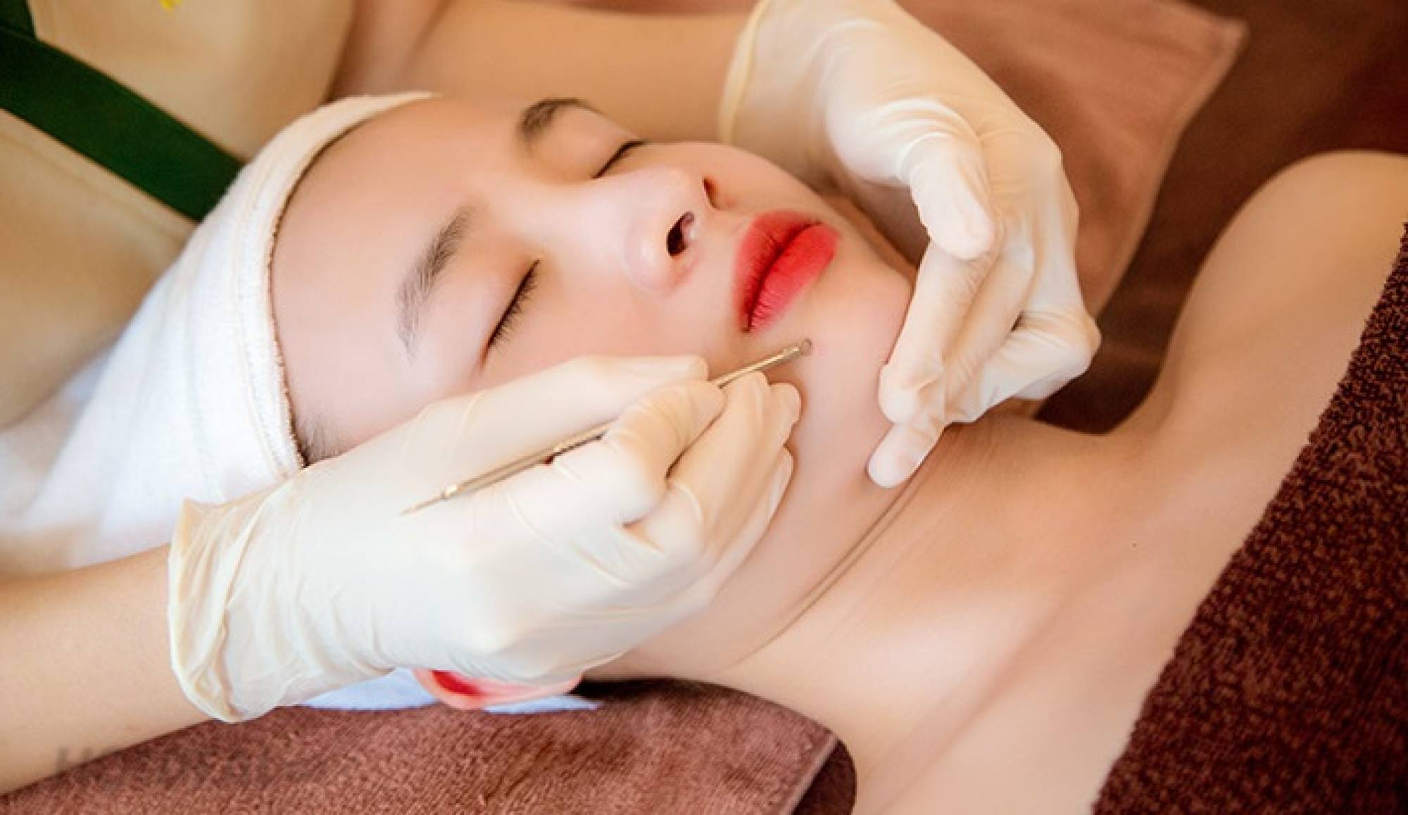 Điểm khác biệt của Tuấn Trang là cam kết “đẹp nhưng an toàn” khi mọi dụng cụ đều được khử khuẩn