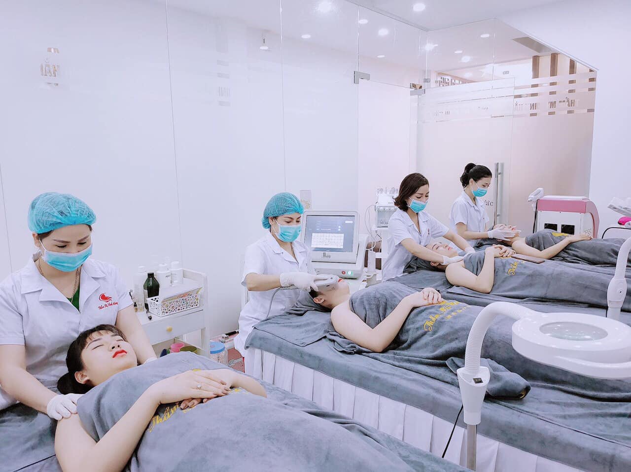 Thẩm Mỹ Minh Hằng có đội ngũ nhân viên chất lượng cao