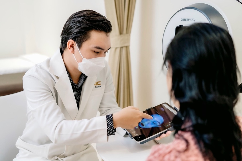 Khách hàng được tư vấn liệu trình dựa vào tình trạng da