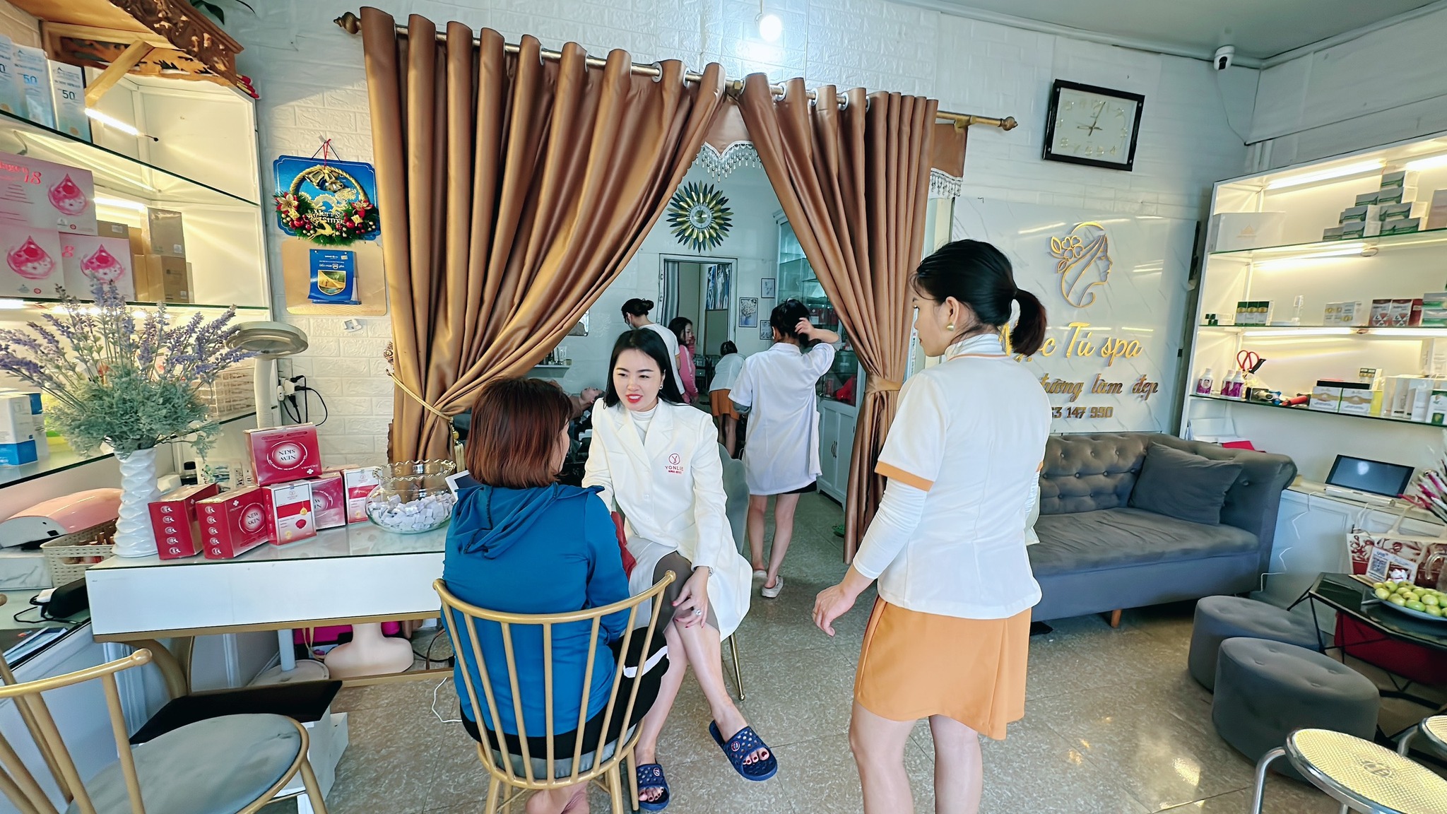 Nhân viên có thái độ thân thiện, nhiệt tình